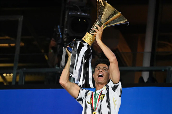 Juventus và Ronaldo nâng cúp vô địch Serie A: Hạnh phúc không trọn vẹn - 9