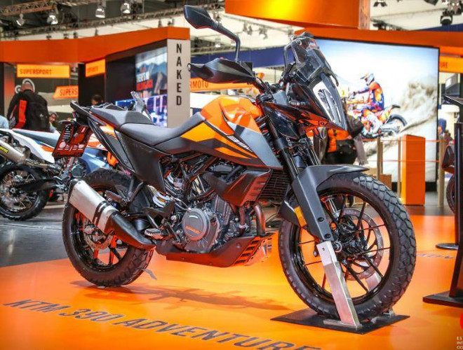 3. 2020 KTM 390 Adventure, trang bị động cơ đơn xy lanh, 4 thì, dung tích 373cc và đi kèm với hộp số 6 cấp. Đây là mẫu mô tô phượt cho người mới chơi xe. Mẫu xe này vừa có phong cách bắt mắt, công nghệ tiên tiến thực sự là mẫu xe đa năng và đáng giá.