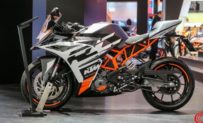 5. 2020 KTM RC 390 thích hợp cho việc vận hành trong môi trường đô thị, khung gầm nhẹ và thiết kế thể thao. Xe trang bị phanh đĩa lớn 320 mm với hệ thống ABS 4 điểm nén piston giúp tăng tối đa hiệu suất an toàn cho xe.