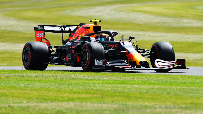 Verstappen là đối thủ gần nhất của Mercedes