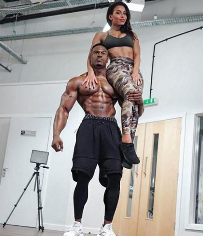 5. Chuyện tình của&nbsp;Simeon Panda, 33 tuổi và Chanel Brown, 27&nbsp;tuổi là một câu chuyện đặc biệt, đi vào huyền thoại làng thể hình