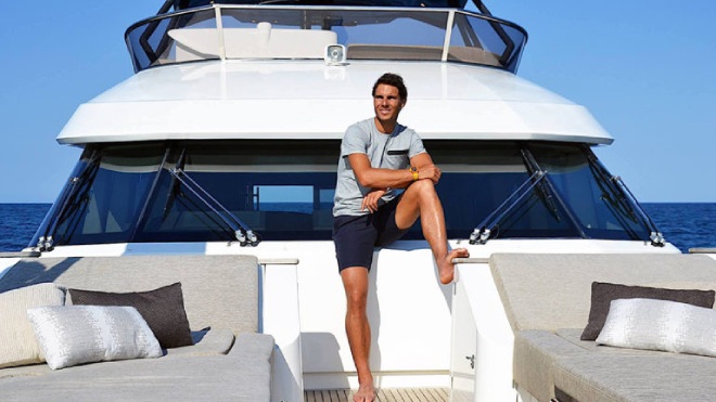 Nadal bên chiếc&nbsp;siêu du thuyền trị giá 5 triệu euro