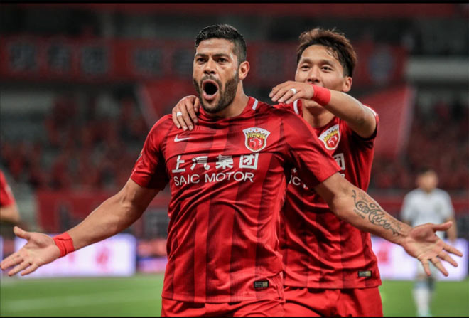 Hulk đang là cầu thủ hưởng lương cao thứ nhì giải VĐQG Trung Quốc (Chinese Super League)&nbsp;nhưng anh vẫn muốn trở lại châu Âu thi đấu