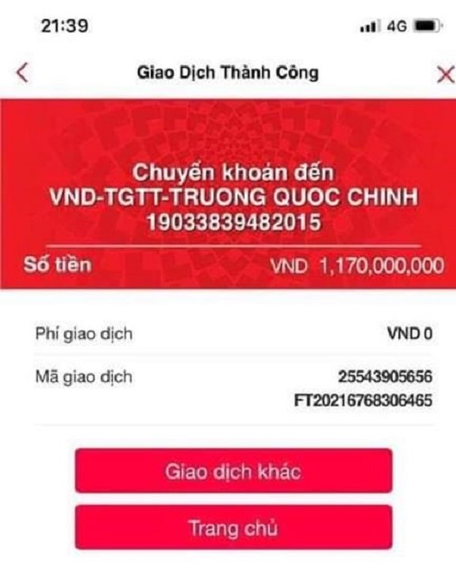 Người thắng cuộc đã chuyển khoản đặt cọc 10% giá trị chậu lan và sẽ tất toán số tiền còn lại vào ngày 4/8.