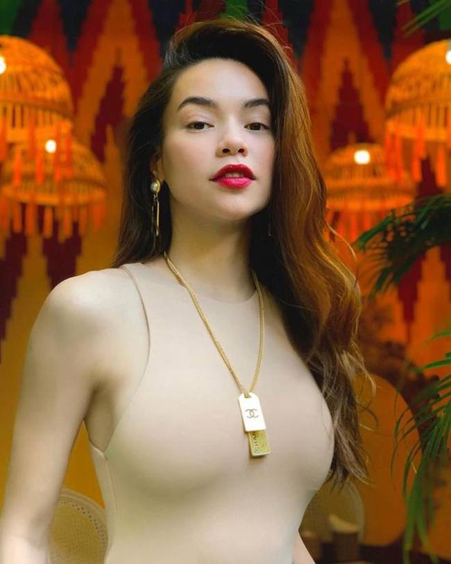 Người hâm mộ gọi giọng ca sinh năm 1984 là sao nữ "nghiện" màu nude nhất showbiz Việt.
