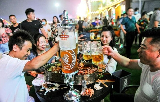 Lễ hội bia ở Thanh Đảo, tỉnh Sơn Đông, Trung Quốc đã khai mạc cuối tuần trước.