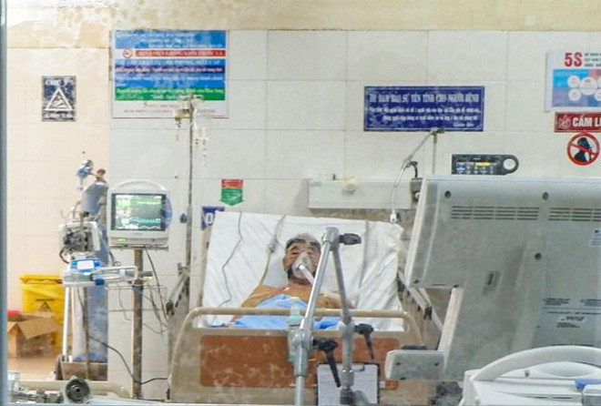 Một bệnh nhân COVID -19 được chữa trị tại Bệnh viện dã chiến Hòa Vang (Đà Nẵng) Ảnh: Nguyễn Thành