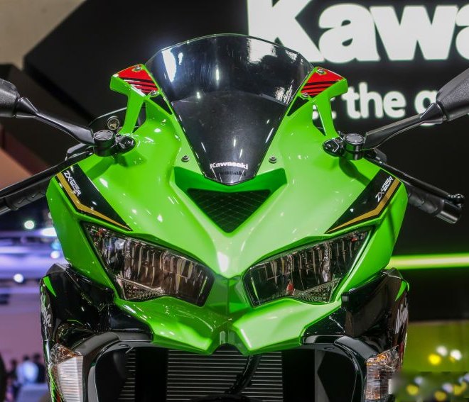 Mặt trước 2020 Kawasaki ZX-25R.