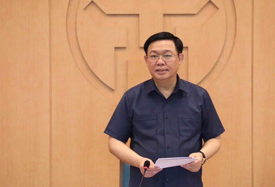 Bí thư Thành ủy&nbsp;Hà Nội Vương Đình Huệ phát biểu tại cuộc họp.
