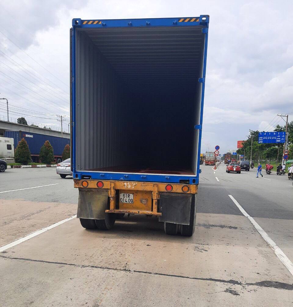 Xe container có liên quan.&nbsp;