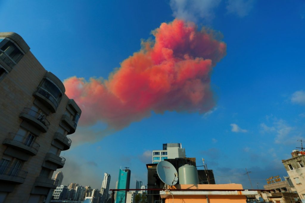 Một số chuyên gia cho rằng, vụ nổ ở Beirut có thể gây ra bởi đánh bom, tấn công bằng vũ khí quân sự (ảnh: AP)