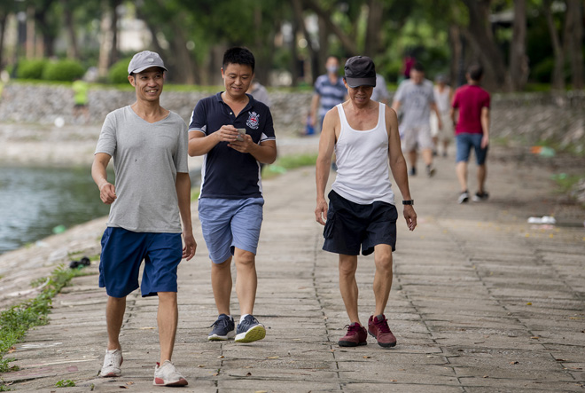 Thêm ca mắc COVID-19, nhiều người dân Thủ đô vẫn vô tư không phòng dịch - 9