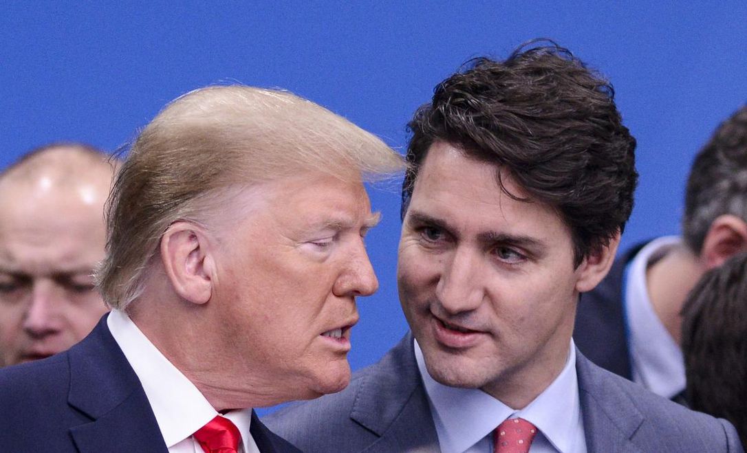 Tổng thống Mỹ Donald Trump (trái) và Thủ tướng Canada Justin Trudeau. Ảnh: The Canadian Press