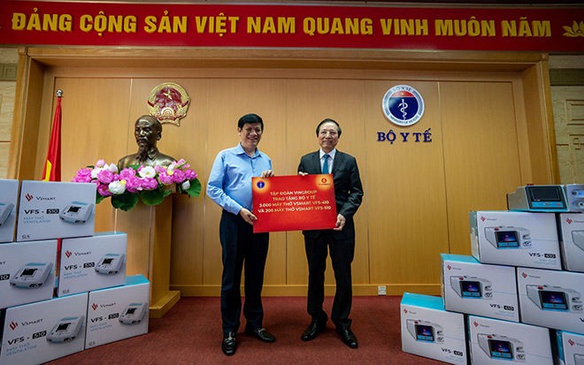 Vingroup trao tặng 1.700 máy thở xâm nhập và tài trợ hóa chất cho 56.000 xét nghiệm covid-19 - 1