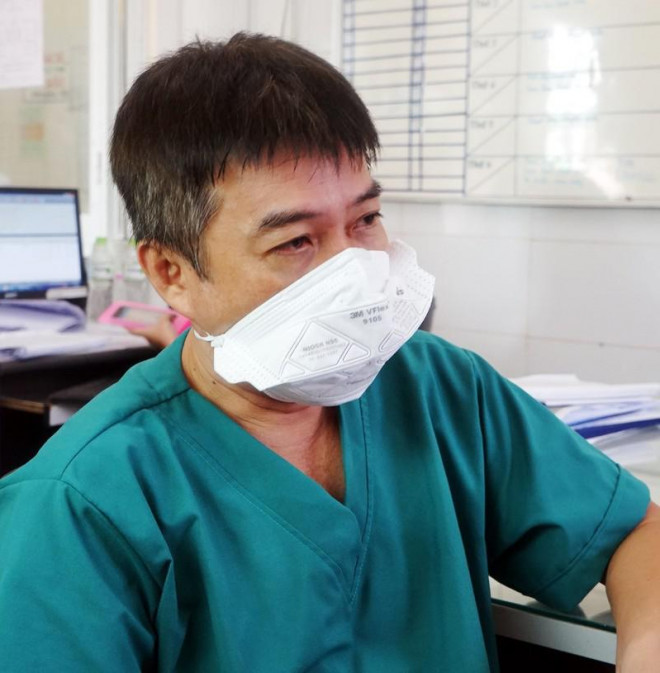 Bác sĩ Trần Thanh Linh chia sẻ về cuộc chiến với COVID-19 tại Đà Nẵng. Ảnh: Lê Bảo