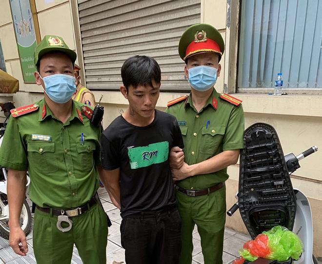 Đối tượng&nbsp;Võ Trần Anh giấu ma túy vào trong quần lót.