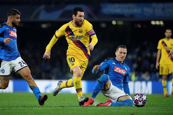 Messi (áo vàng) chắc chắn không muốn nối gót Ronaldo