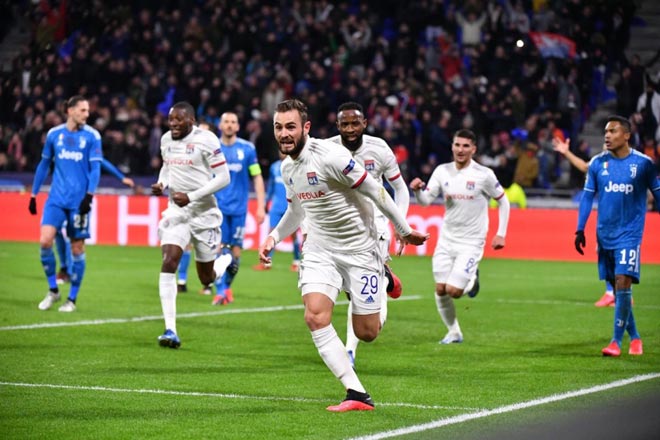 Lucas Tousart ghi bàn duy nhất ở trận lượt đi vòng 1/8 Champions League năm nay giúp Lyon thắng Juventus 1-0 trên đất Pháp