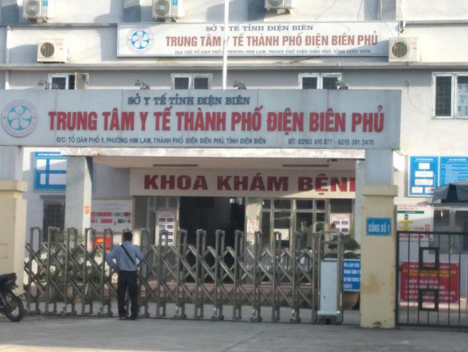 Trung tâm Y tế TP Điện Biên Phủ, nơi 2 bố con ông D.X.V. đang được theo dõi điều trị khi có biểu hiện đau rát họng, tức ngực