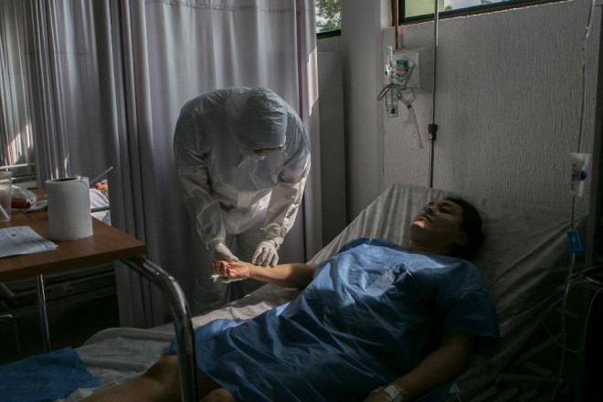 Một bệnh nhân Covid-19 tại bệnh viện dã chiến ở TP Mexico City - Mexico. Ảnh: NYT