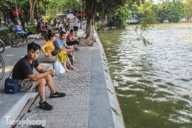 Cận cảnh vòng cung bờ kè khối bê tông &#39;khổng lồ&#39; vừa kết nối ở Hồ Gươm - 10