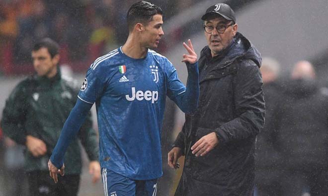 Mối quan hệ giữa HLV Sarri với Ronaldo không êm đẹp