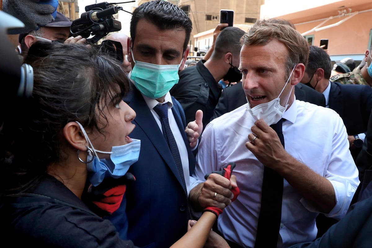 Tổng thống Pháp Emmanuel Macron tới thăm Beirut (ảnh: AP)