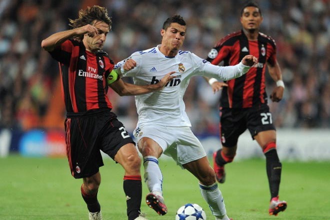 Ronaldo trong màu áo Real đối đầu Pirlo trong màu áo Milan