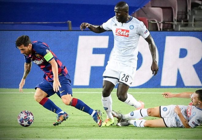 Koulibaly - trung vệ đình đám&nbsp;nhất thị trường chuyển nhượng hè 2020 vừa&nbsp;trở thành "gã hề" trước Messi ở Champions League