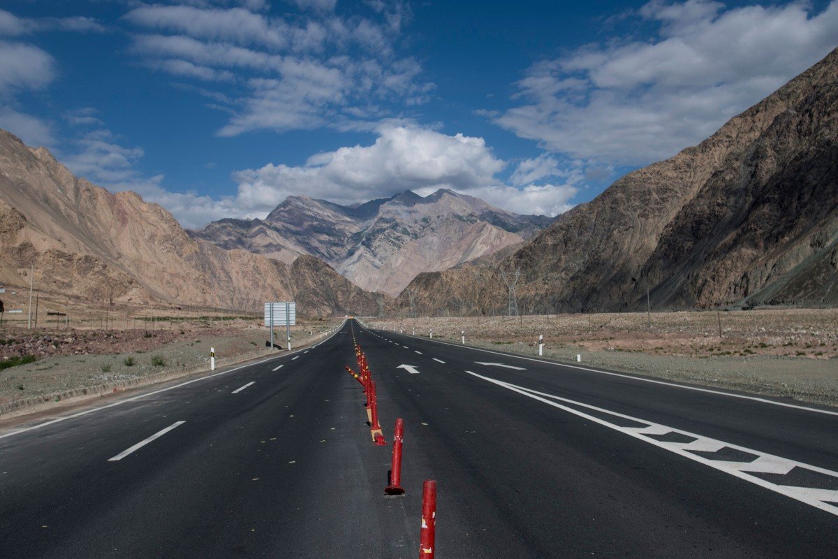 Trung Quốc đã mở đường cao tốc mới kết nối vùng Tân Cương với Pakistan.