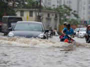 Tư vấn - Cách lái ô tô 'thoát hiểm' vượt qua đường ngập nước