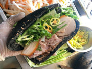 Thị trường - Tiêu dùng - Bánh mì &quot;bóng đêm&quot; gây sốt ở Sài Gòn có gì đặc biệt?