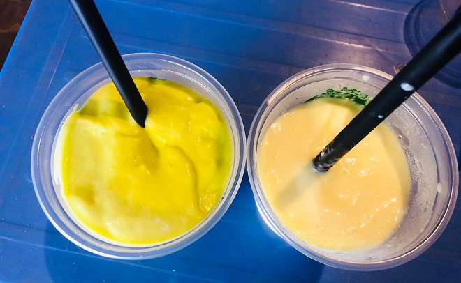 Sinh tố được chủ quán xay rất kỹ để sinh tố sánh quện nhất.