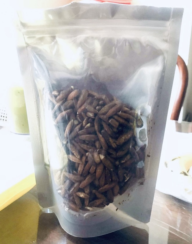 Mứt hạt bàng thường được đóng thành gói 250gr hoặc 200gr phù hợp mua làm quà