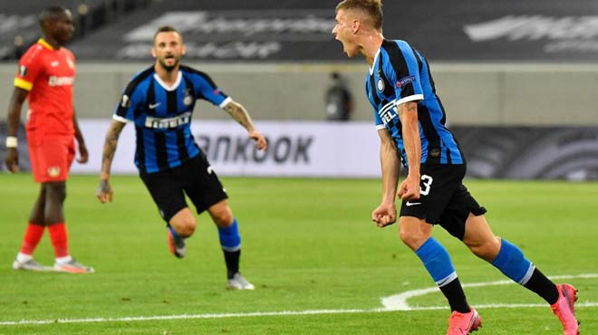 Nicolo Barella mở tỷ số cho Inter ở ngay phút 15 với pha dứt điểm vô cùng đẳng cấp