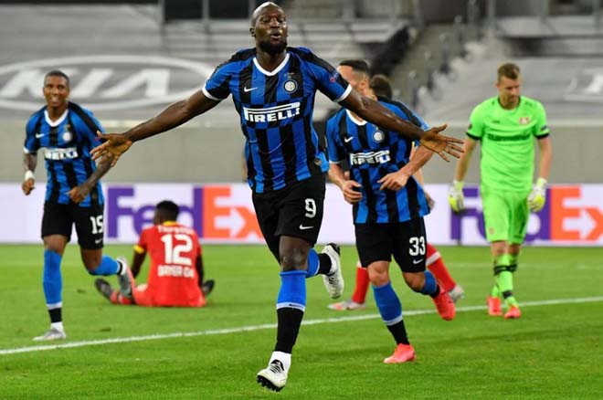 Liền sau đó, ở phút 21, Lukaku nhân đôi cách biệt cho Inter