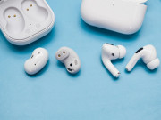 Thời trang Hi-tech - Tai nghe Galaxy Buds Live hay AirPods Pro xịn hơn?