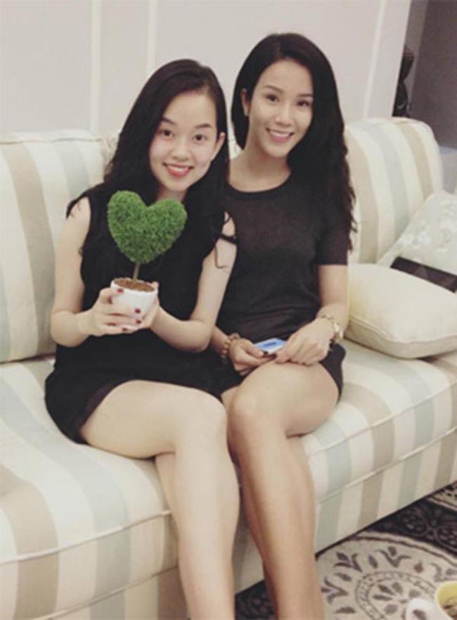 Diệp Lâm Anh là em gái họ của Ly Kute. Cả hai cùng độ tuổi (Diệp Lâm Anh sinh năm 1989, Ly Kute sinh năm 1990 - pv), sống gần nhau từ nhỏ nên khá thân thiết.
