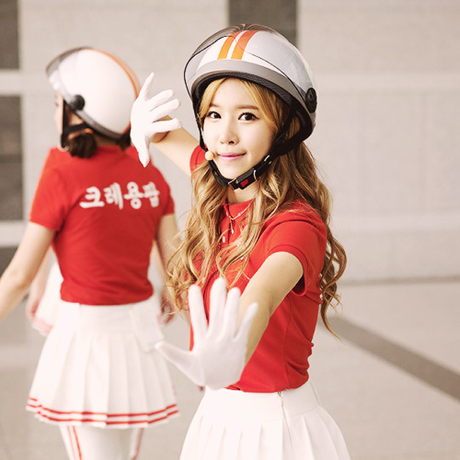 Ellin là một trong 5 thành viên (gồm Geummi, Ellin, Choa, Way và Soyul) của nhóm Crayon Pop ra mắt vào năm 2012.
