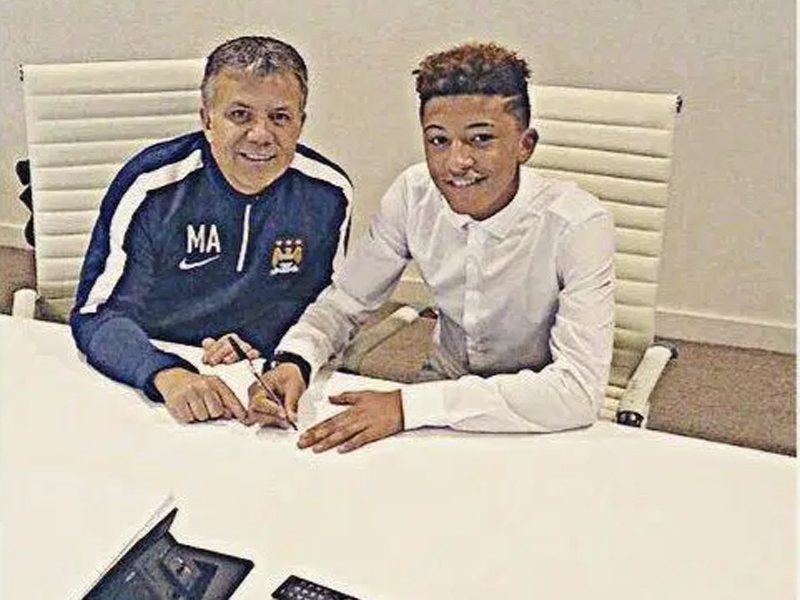 Jadon Sancho: “Bom tấn” 20 tuổi khuynh đảo châu Âu, MU chưa bỏ cuộc - 7