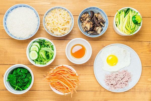 Mát trời làm món cơm trộn kiểu Hàn Quốc, đơn giản lại ngon miệng - 1