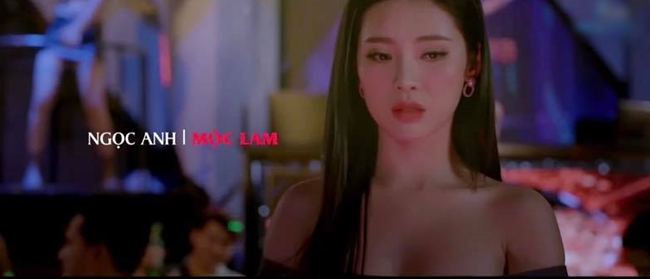 Trong phim, Mộc Lam được miêu tả là cô gái xinh đẹp, trong sáng và hiền lành. Tuy nhiên, cô bị buộc phải dấn thân vào công việc để mong có cơ hội kiếm thật nhiều tiền nhằm đưa con gái trốn thoát thật xa khỏi gã chồng cờ bạc.
