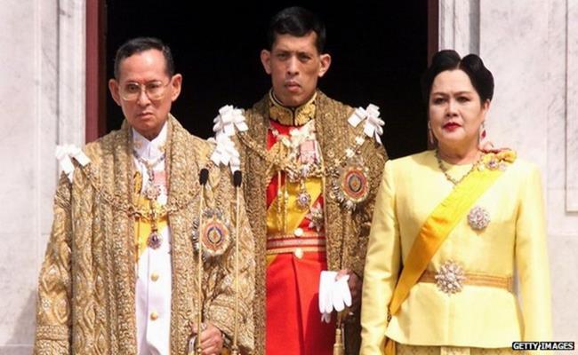 Gia đình hoàng gia Thái Lan có 22 người, bao gồm cả các thành viên không chính thức và vợ hoặc chồng cũ. Số lượng thành viên cốt lõi trong gia đình chỉ là 10. Hoàng gia Thái Lan được cho là đang kiểm soát khoảng 60 tỷ USD tài sản thông qua Cục Tài sản Vương miện.
