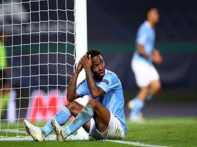 Sterling khiến Man City phải dừng bước sớm