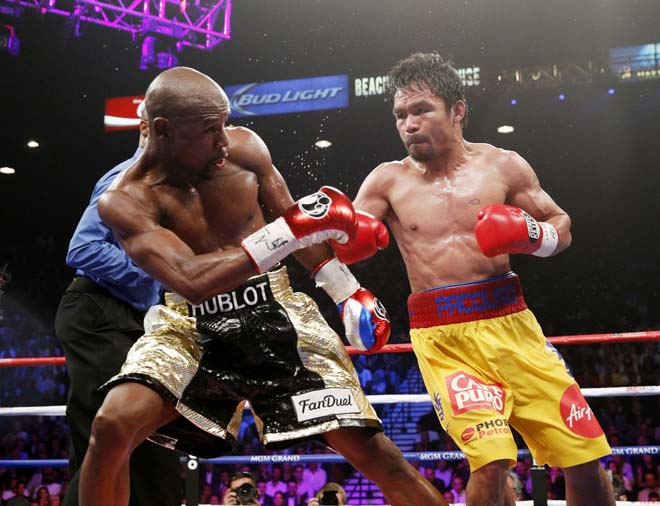 Pacquiao (phải) muốn tái đấu Mayweather vì mục tiêu lớn