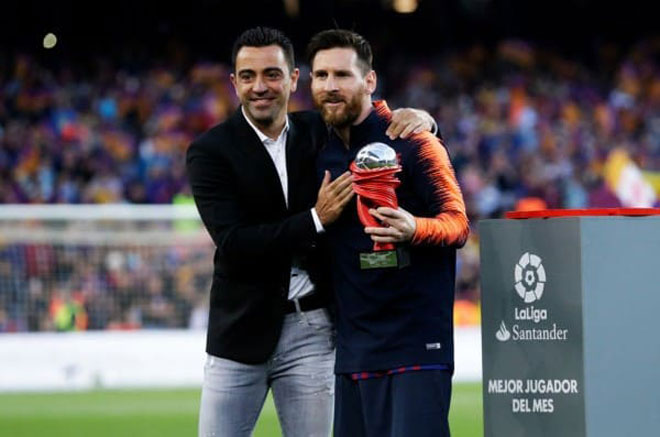 Xavi liệu có làm thầy của người đồng đội cũ Messi?