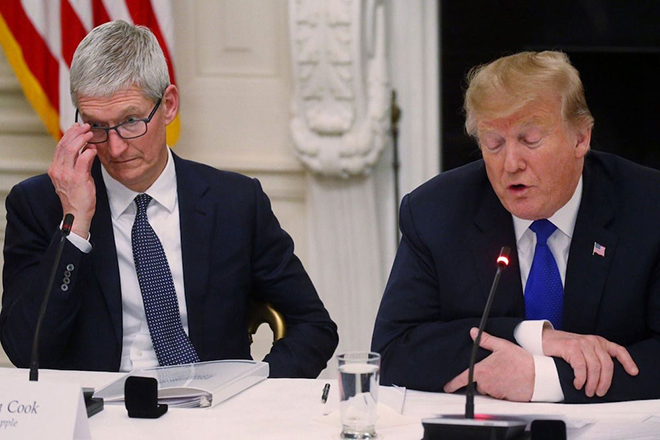 CEO Apple - Tim Cook và Tổng thống Mỹ - Donald Trump.
