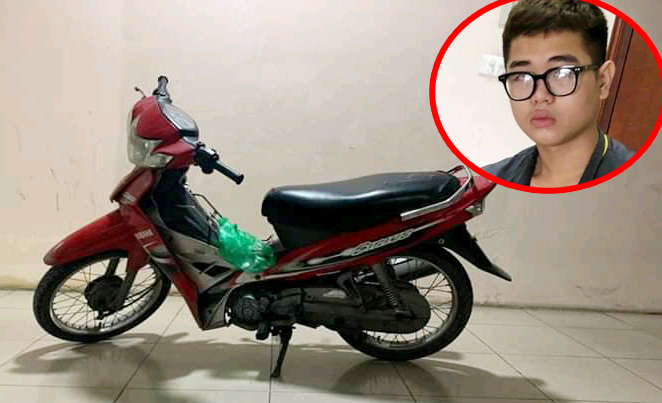 Hà Trần Long Vũ cùng chiếc xe máy của anh H.