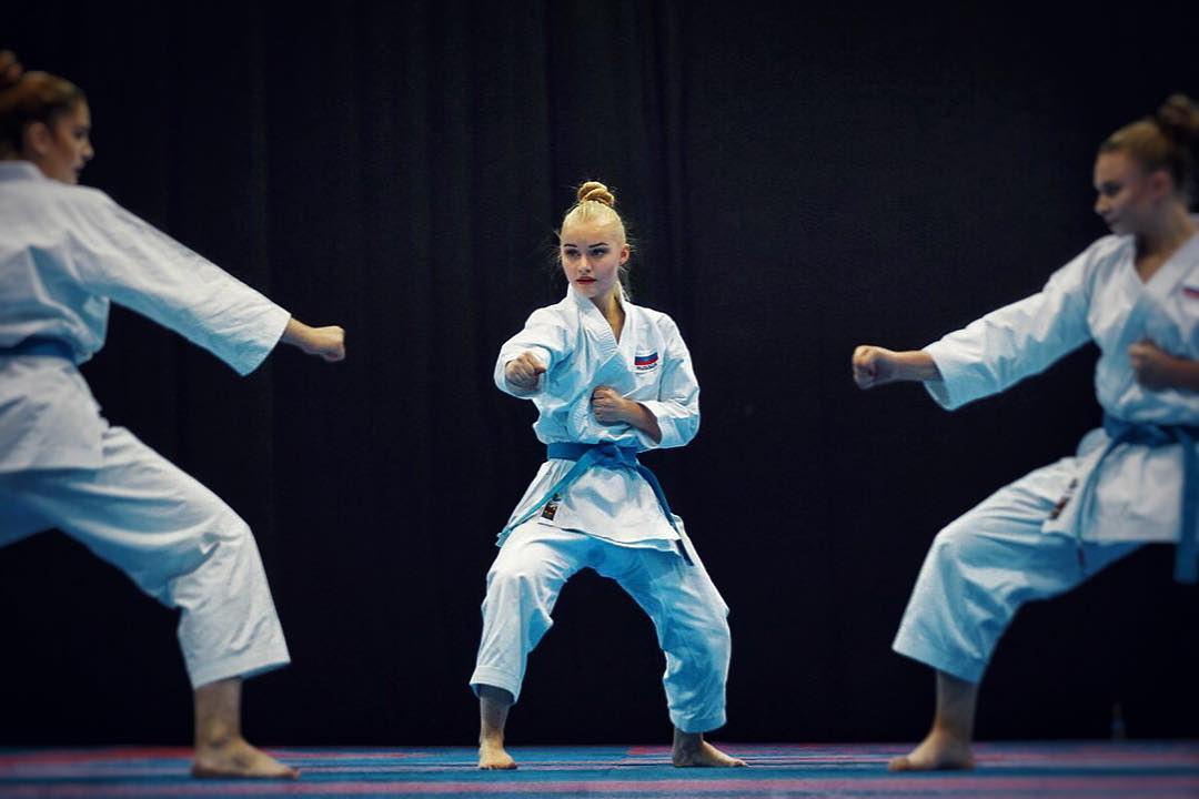 Daria Tulyakova là vận động viên karate người Nga được ví như "búp bê sống". Người đẹp 19 tuổi được đặt cho nhiều mỹ danh như "thiên thần võ thuật", "hot girl karate", "búp bê karate",... Không chỉ xinh đẹp, Daria Tulyakova còn sở hữu vóc dáng thon gọn, nhỏ nhắn nhưng khỏe khoắn và săn chắc.&nbsp;