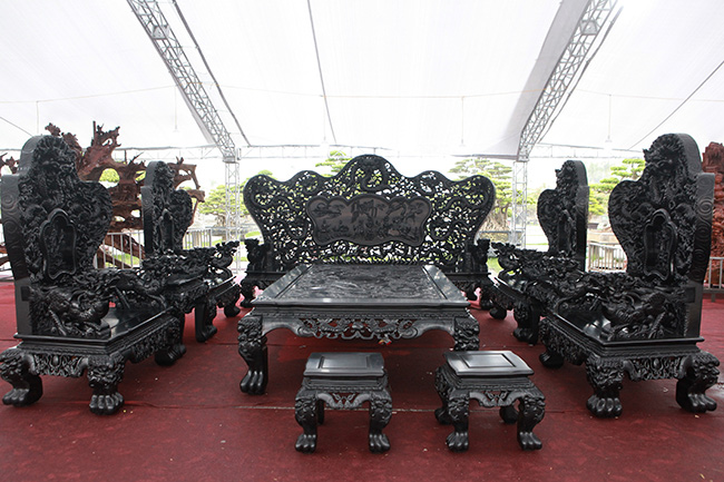 Bộ bàn ghế "khủng" 27 tỷ của đại gia Thanh Hóa